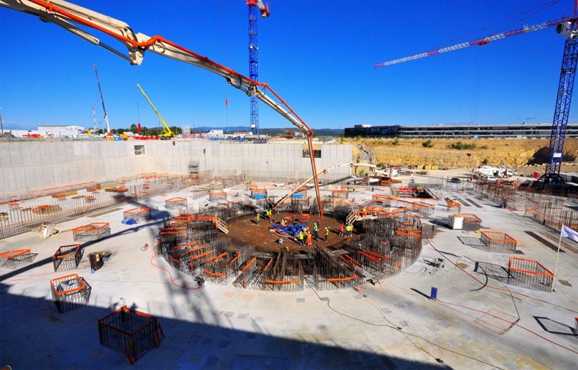 14,000 m³ of concrete, 3,600 tons of rebar, 8 months of work—the ''floor'' of the Tokamak Complex was finalized on 27 August 2014. (Click to view larger version...)